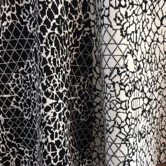 BR black & white pattern mini skirt - Picture 2 of 5